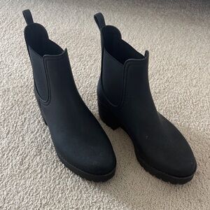 Jeffrey Campbell Ankle Boots
Waterproof. Runs a little narrow